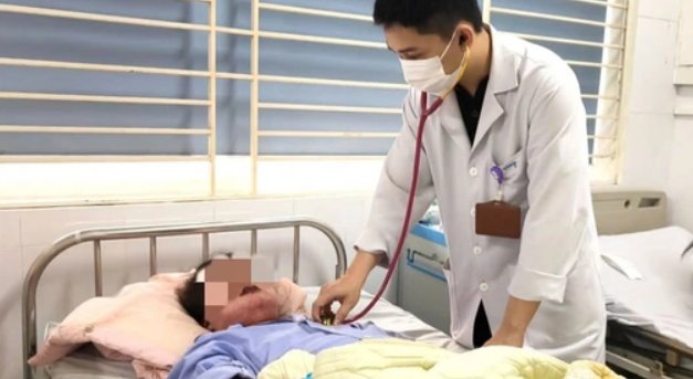 Môi tím đen như trúng độc sau một ngày tự uống thuốc cảm